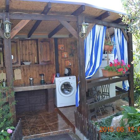 U Palycha Guest House Sochumi Exterior foto