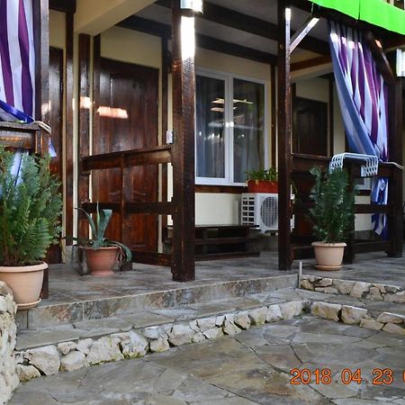 U Palycha Guest House Sochumi Exterior foto