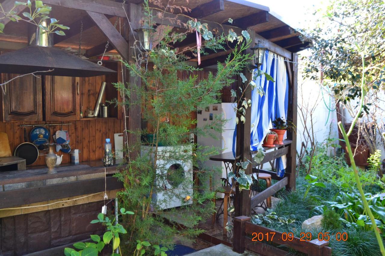 U Palycha Guest House Sochumi Exterior foto