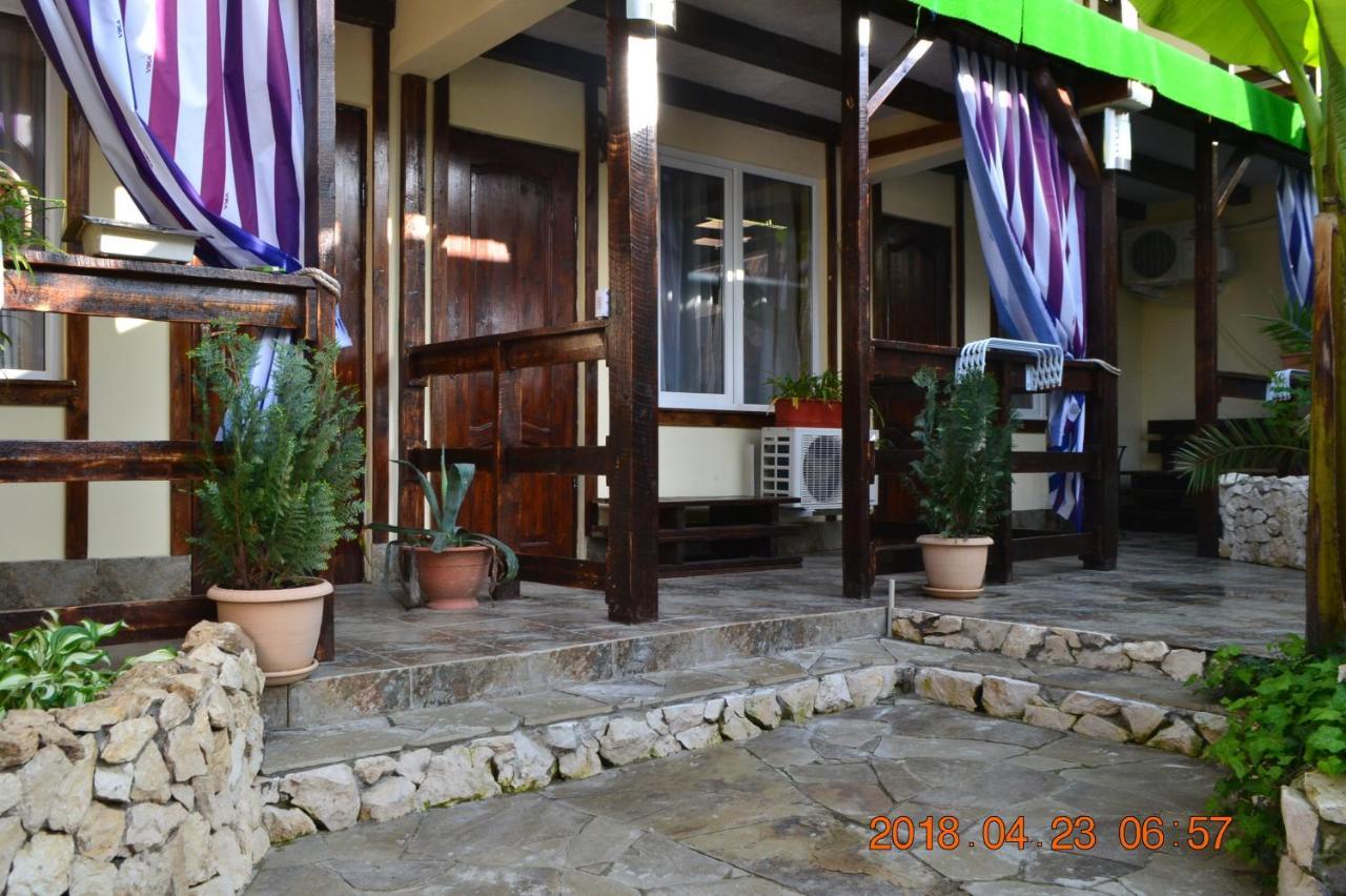 U Palycha Guest House Sochumi Exterior foto