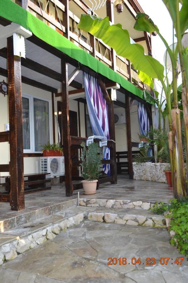 U Palycha Guest House Sochumi Exterior foto