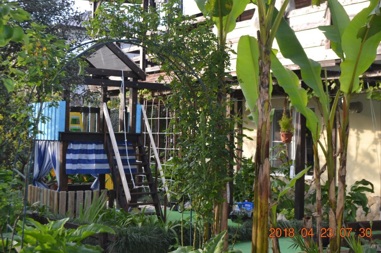 U Palycha Guest House Sochumi Exterior foto