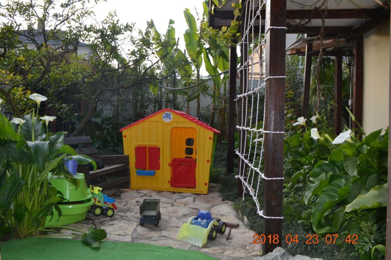 U Palycha Guest House Sochumi Exterior foto