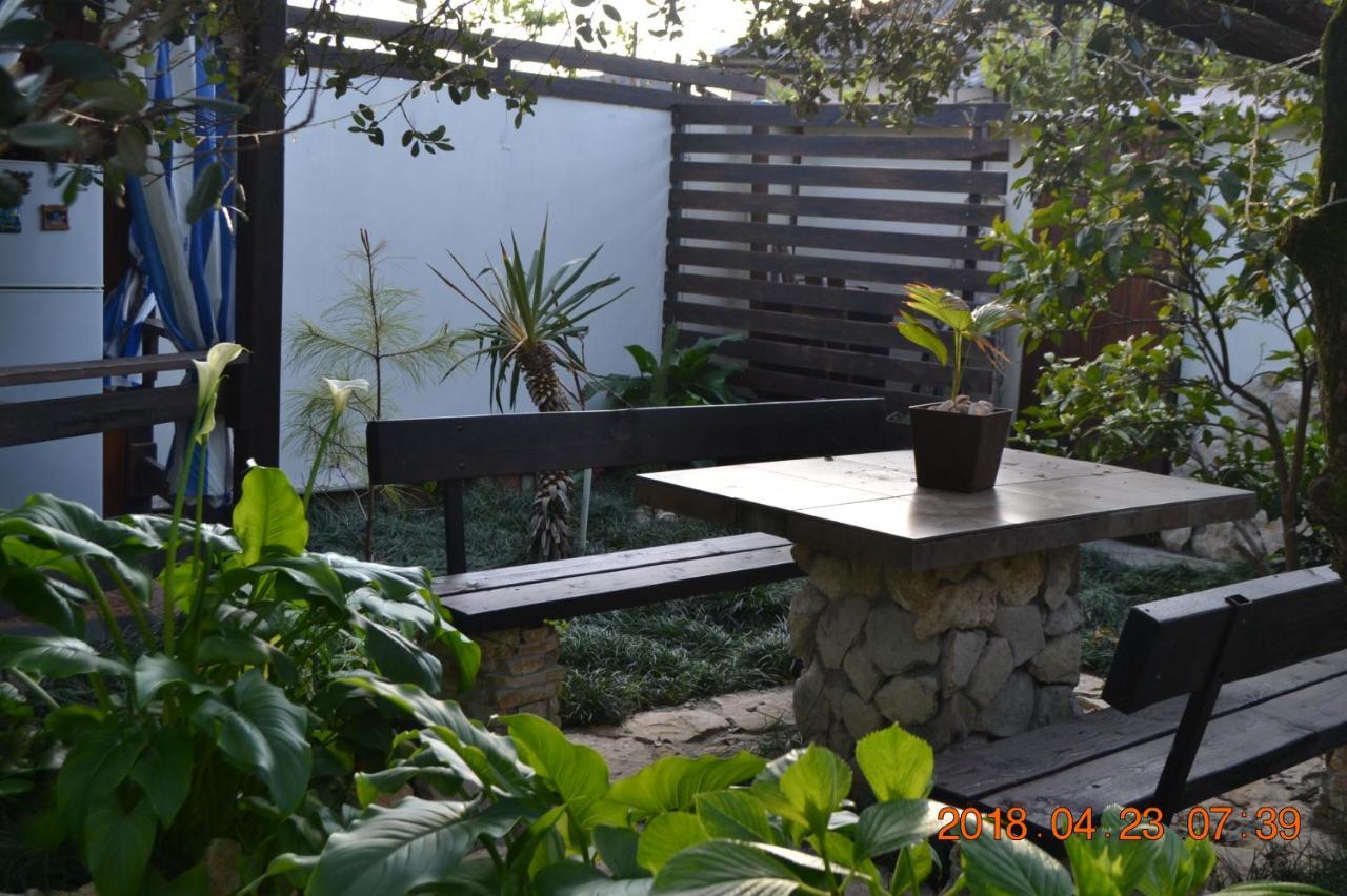 U Palycha Guest House Sochumi Exterior foto