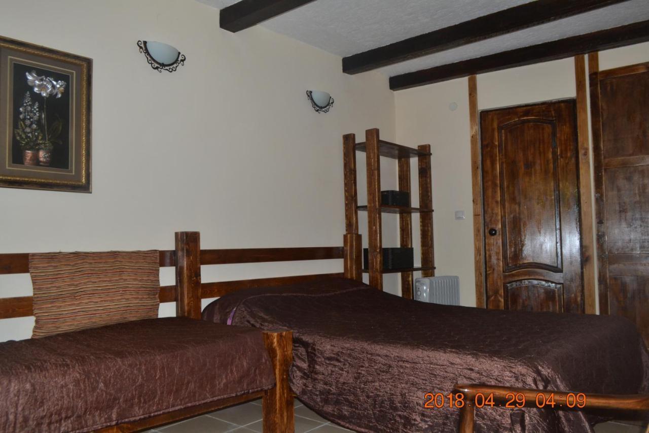 U Palycha Guest House Sochumi Exterior foto